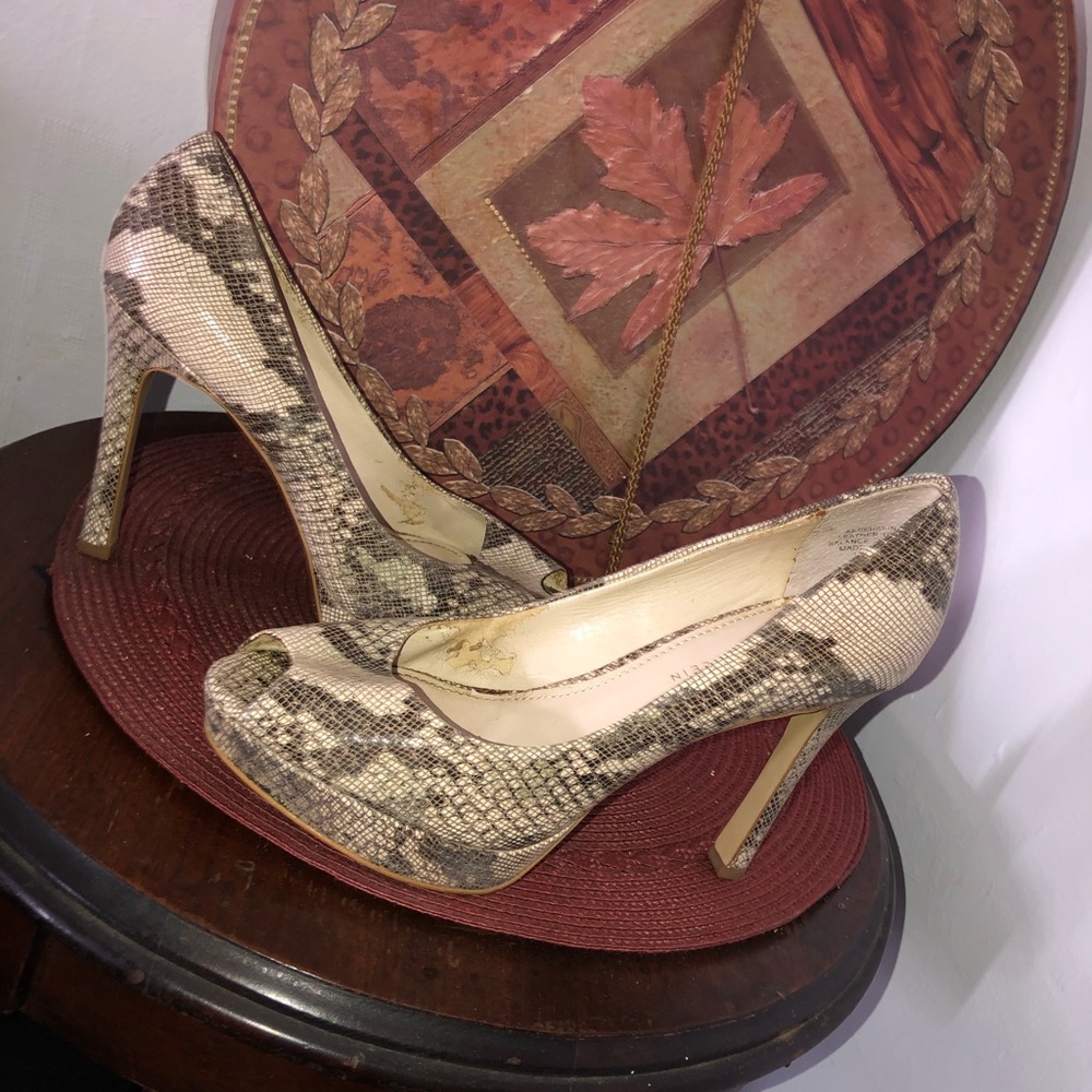 Open toe heels by Anne Klein - Picture 1 of 6